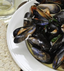 Mussels Steamed with Wine & Tarragon