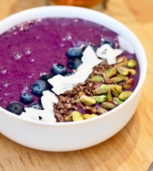 Blueberry and Coconut Smoothie Bowl
