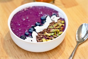 Blueberry and Coconut Smoothie Bowl