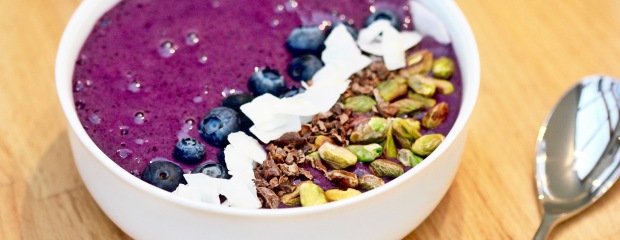 Blueberry and Coconut Smoothie Bowl