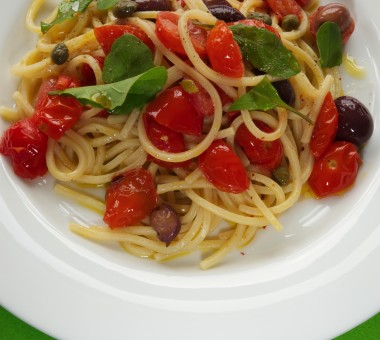 Pasta with fresh tomatoes, olives and capers